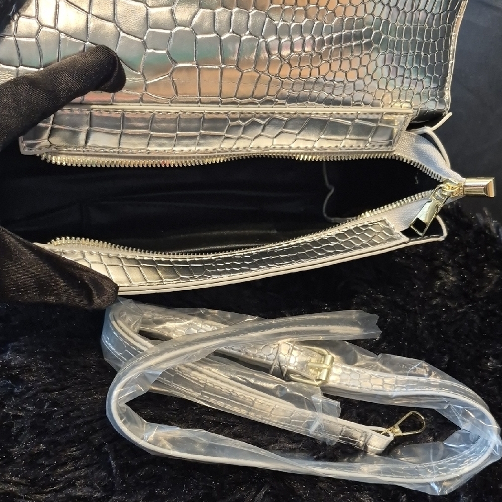 Chic Silver Crocodile Embossed Clutch with Gold Leopard Handle - Picture 15 of 17